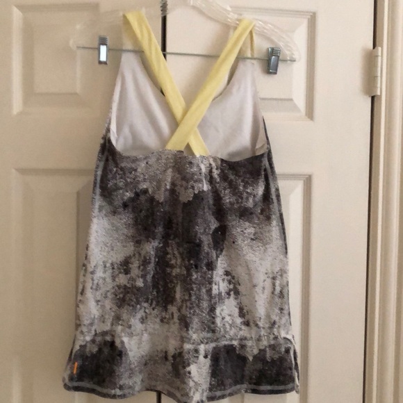 Tennis top - Picture 2 of 2